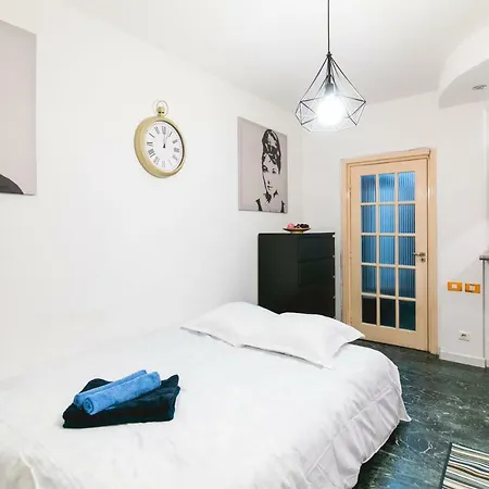 Апартаменти Calea Victorie Apartment, Garden Balcony